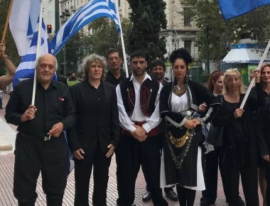 Μέλη πατριωτικών οργανώσεων προσήχθησαν στο ΑΤ Ακρόπολης γιατί ζήτησαν να μην εκχωρηθεί η Μακεδονία!